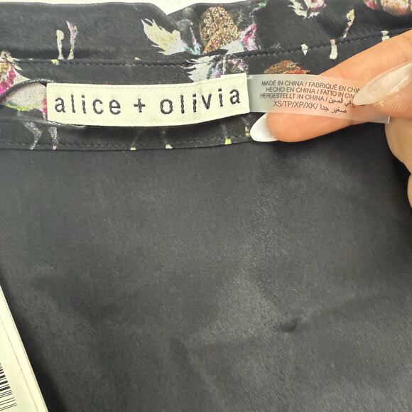 ALICE + OLIVIA Martel Flutter Sleeve Silk Button-Up Top - Picture 6 of 6